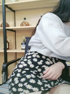 觉嫂子露脸给我打飞机喷一脸